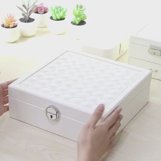 WESTSIDE Quilted Jewellery Case White video